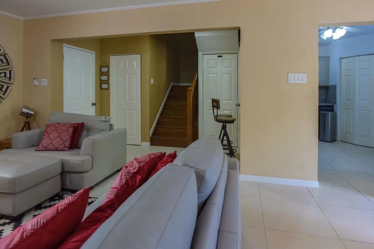 Palm Breeze House & Cottage Montego Bay 3*,